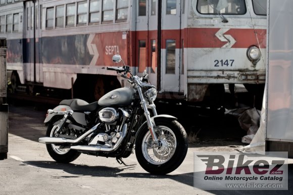 2012 Harley-Davidson XL1200C Sportster 1200 Custom photo